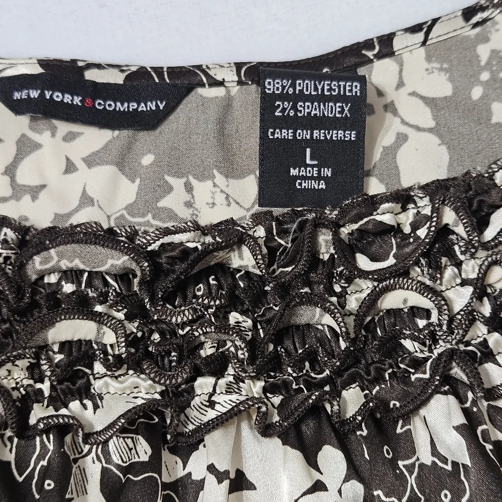 New York & Company satiny short cap sleeves top blouse with floral print Large - Picture 4 of 8